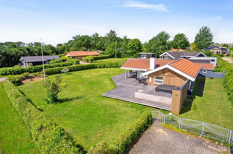 Vakantiehuis "Nora" - 100m from the sea