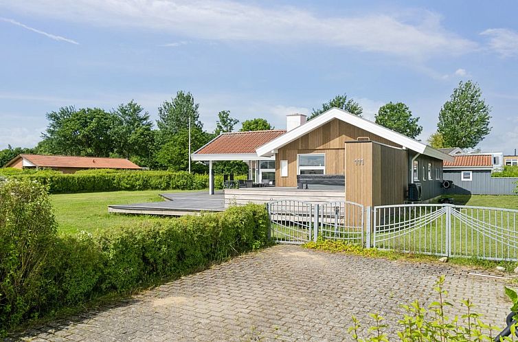 Vakantiehuis "Nora" - 100m from the sea