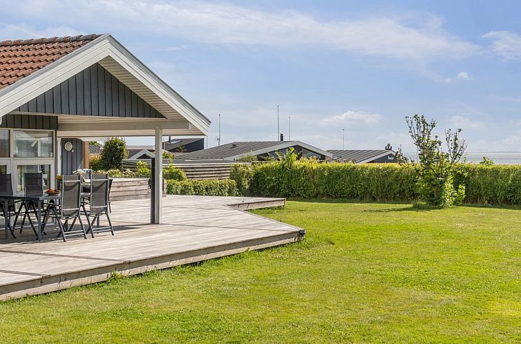 Vakantiehuis "Nora" - 100m from the sea