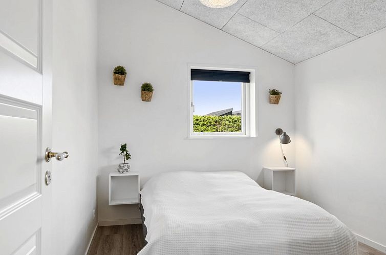 Vakantiehuis "Nora" - 100m from the sea