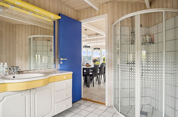 Vakantiehuis "Nora" - 100m from the sea