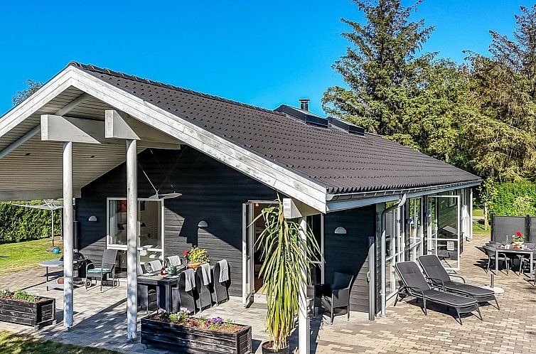 Vakantiehuis "Shania" - 300m from the sea