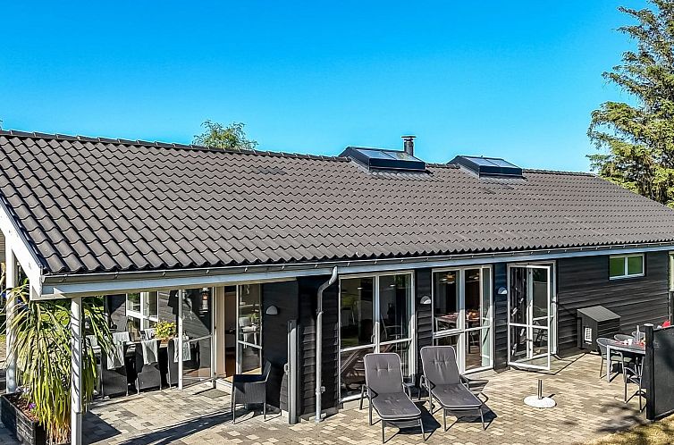 Vakantiehuis "Shania" - 300m from the sea