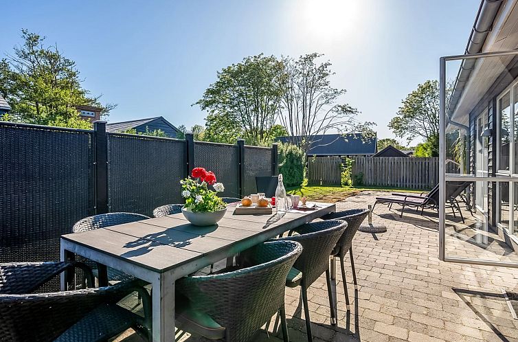 Vakantiehuis "Shania" - 300m from the sea