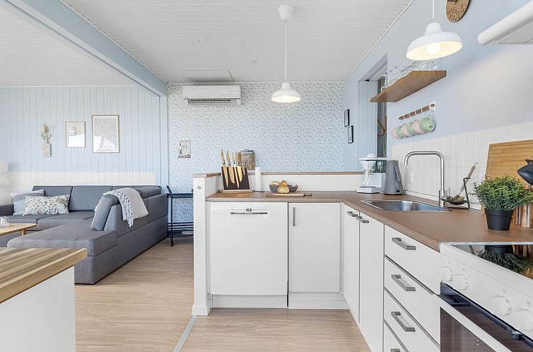 Vakantiehuis "Shania" - 300m from the sea