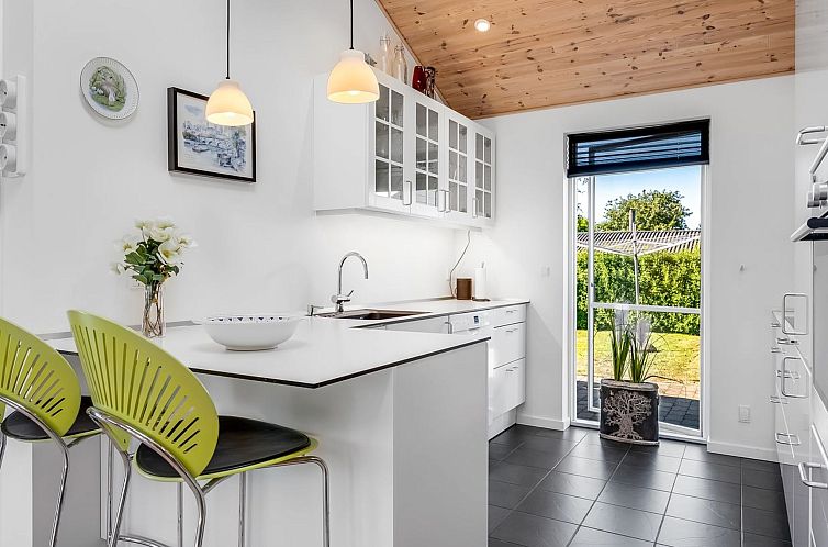 Vakantiehuis "Shania" - 300m from the sea