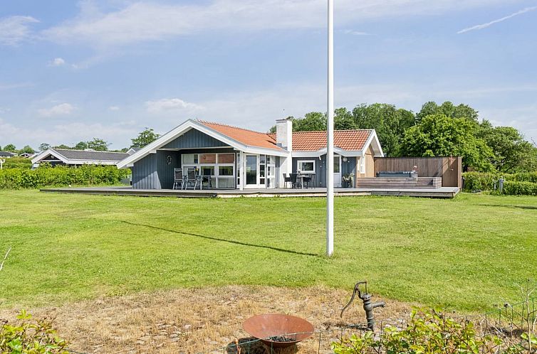 Vakantiehuis "Nahele" - 150m from the sea