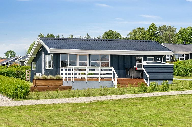 Vakantiehuis "Jolanta" - 275m from the sea