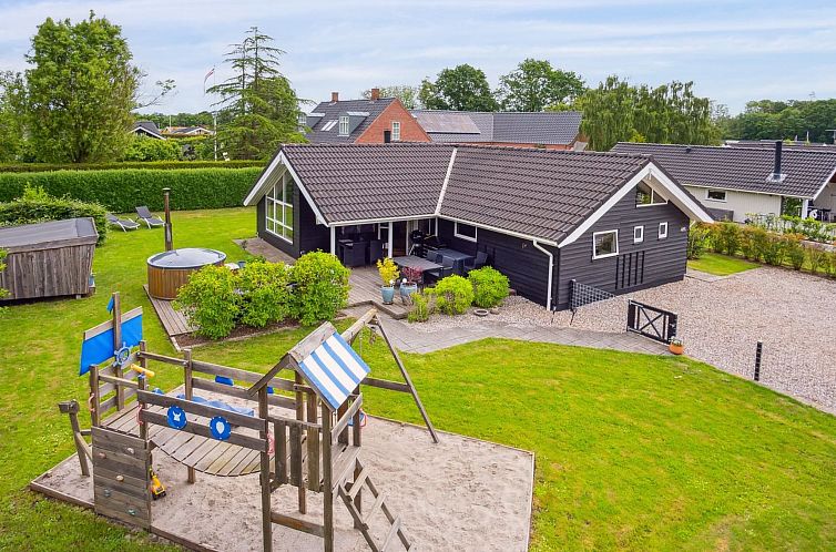 Vakantiehuis "Alpa" - 600m from the sea