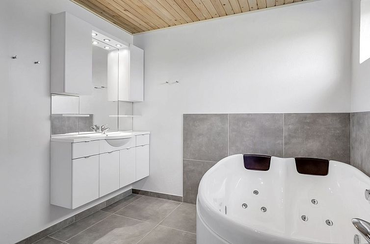Vakantiehuis "Alpa" - 600m from the sea