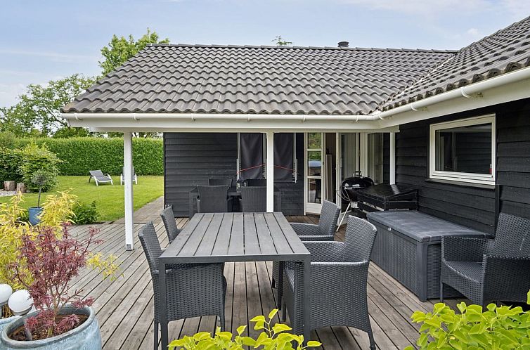 Vakantiehuis "Alpa" - 600m from the sea