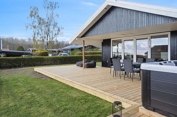 Vakantiehuis "Arnetta" - 150m from the sea