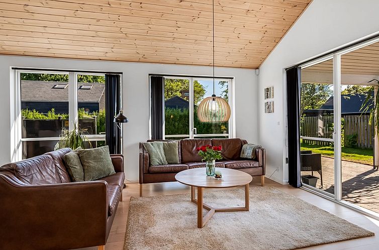 Vakantiehuis "Shania" - 300m from the sea
