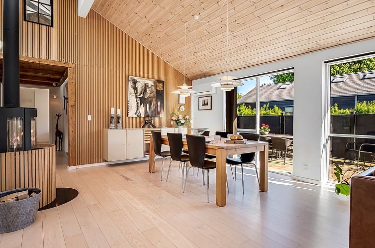 Vakantiehuis "Shania" - 300m from the sea