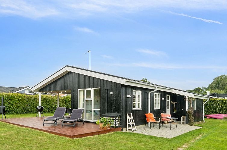 Vakantiehuis "Bjarni" - 180m from the sea