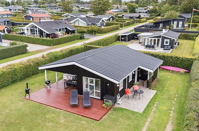 Vakantiehuis "Bjarni" - 180m from the sea