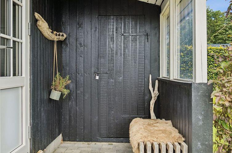 Vakantiehuis "Bjarni" - 180m from the sea