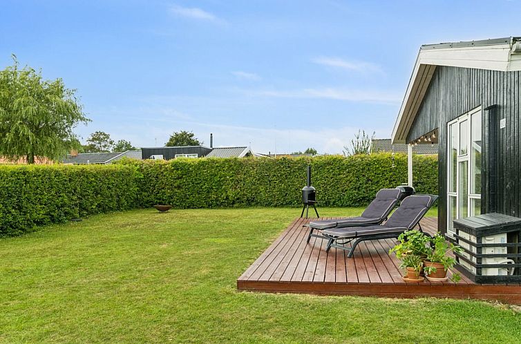 Vakantiehuis "Bjarni" - 180m from the sea