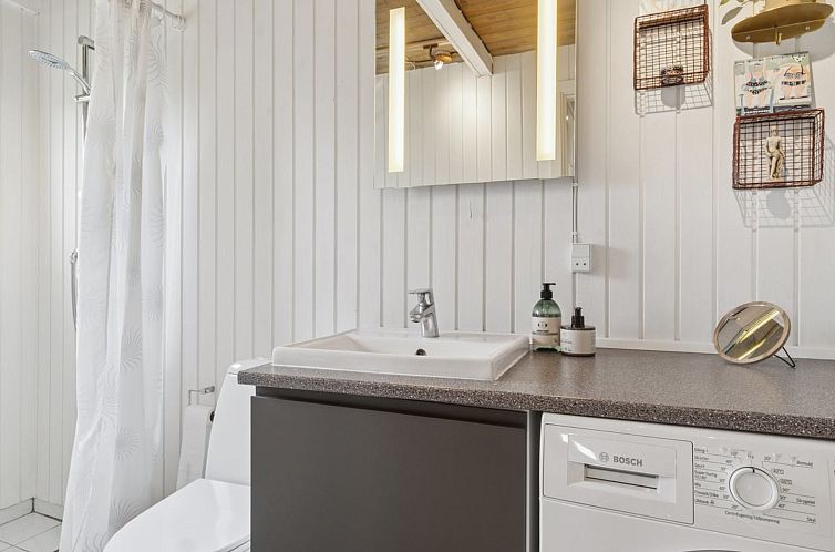 Vakantiehuis "Bjarni" - 180m from the sea