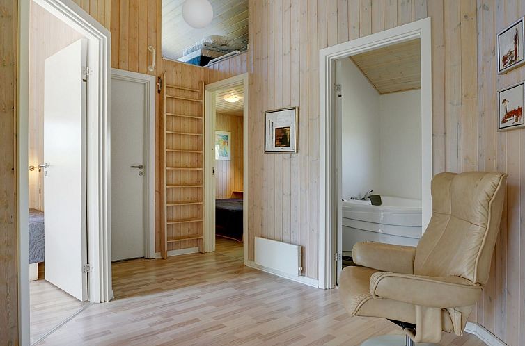 Vakantiehuis "Ebbi" - 36km from the sea