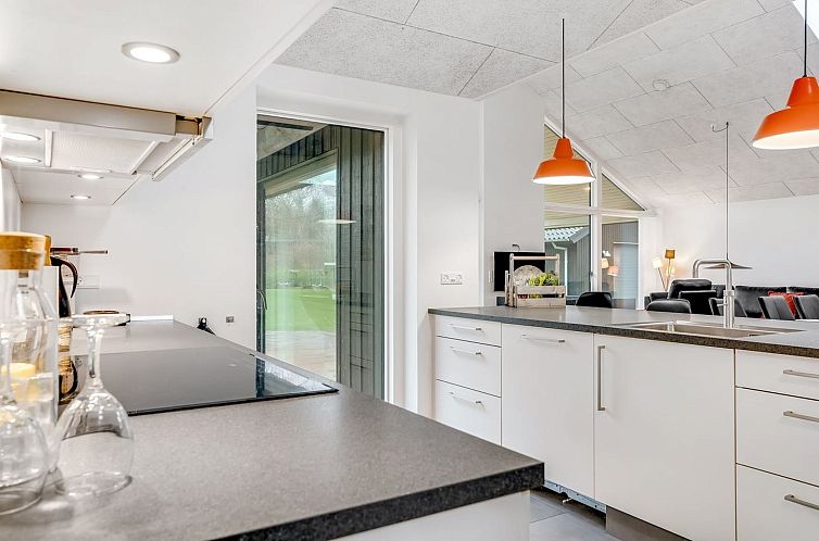 Vakantiehuis "Erlinda" - 300m from the sea