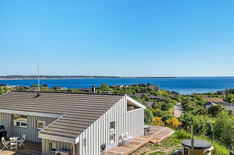 Vakantiehuis "Sybil" - 700m from the sea