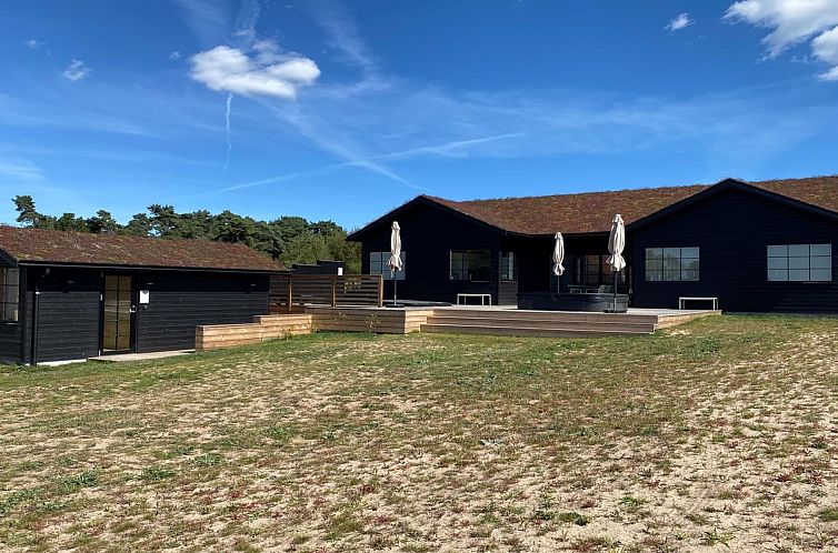 Vakantiehuis "Sybil" - 700m from the sea
