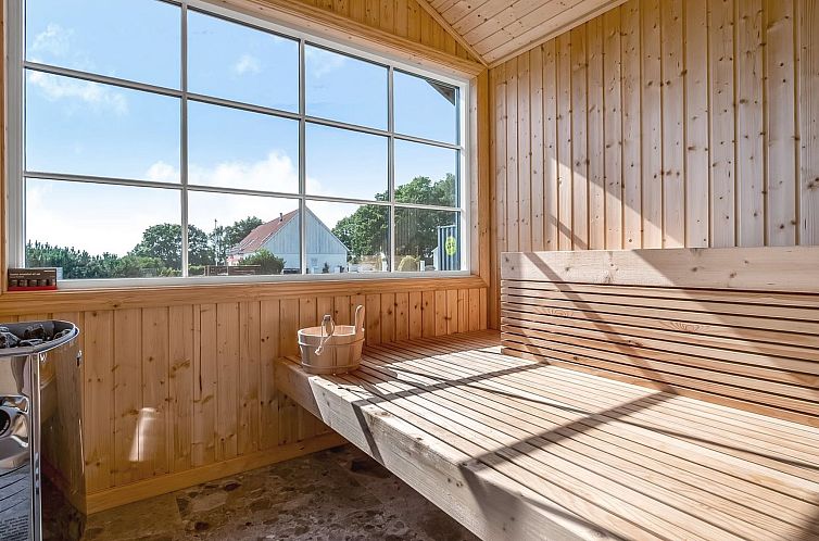 Vakantiehuis "Sybil" - 700m from the sea