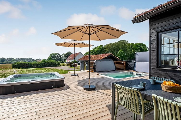 Vakantiehuis "Sybil" - 700m from the sea