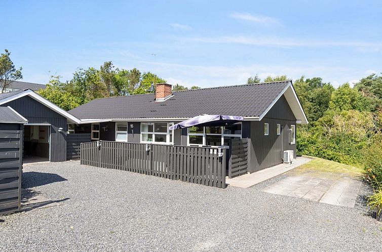 Vakantiehuis "Danja" - 1.7km from the sea