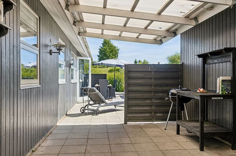 Vakantiehuis "Danja" - 1.7km from the sea