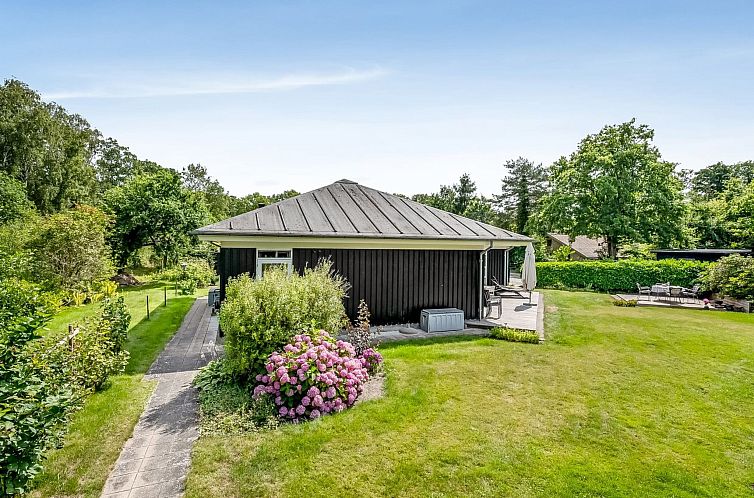 Vakantiehuis "Jyrki" - 100m from the sea