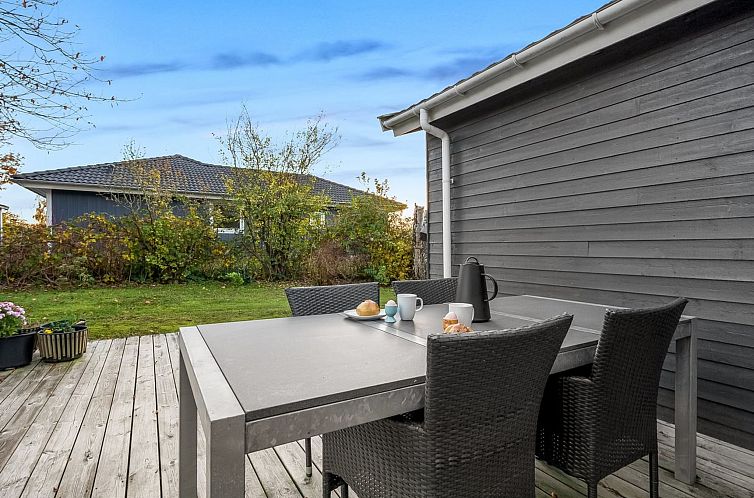 Vakantiehuis "Niels" - 1.3km from the sea