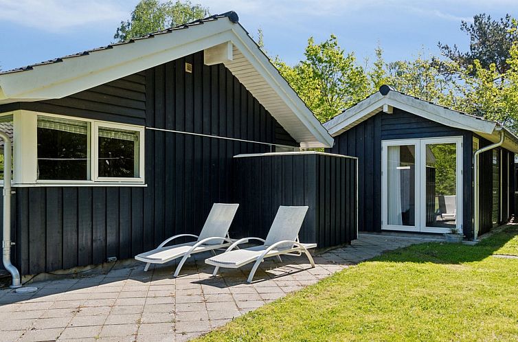 Vakantiehuis "Fatima" - 400m from the sea