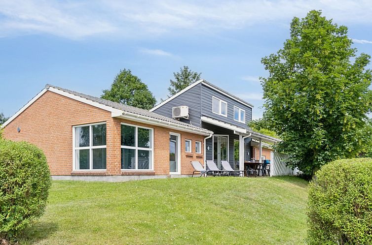 Vakantiehuis "Svenn" - 300m from the sea