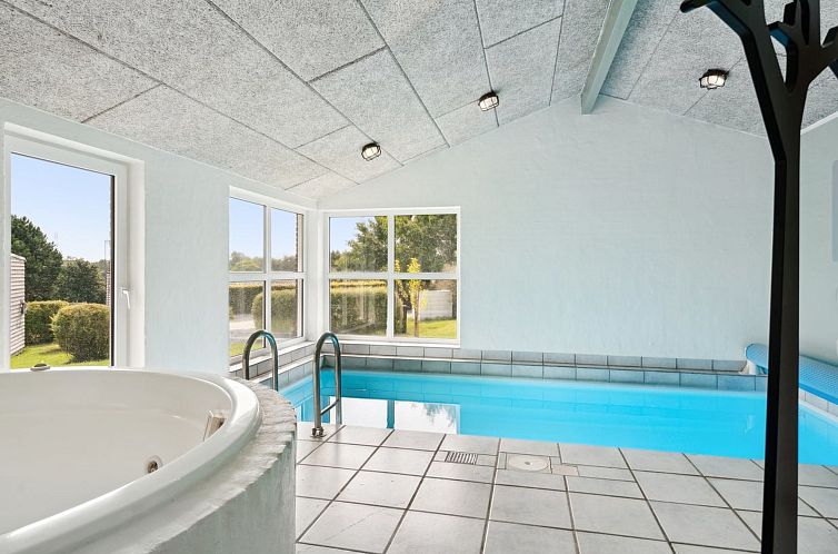 Vakantiehuis "Svenn" - 300m from the sea
