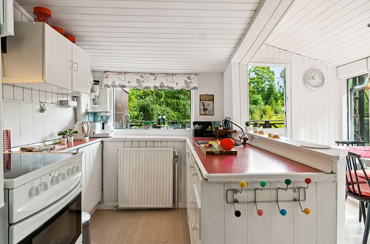 Vakantiehuis "Vesa" - 2.4km from the sea