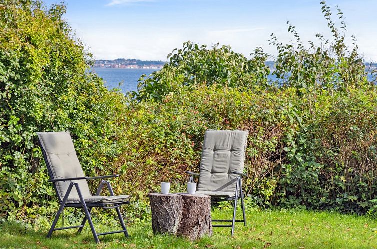 Vakantiehuis "Alfhild" - 30m from the sea