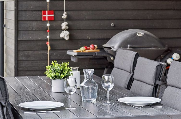 Vakantiehuis "Benno" - 2.1km from the sea