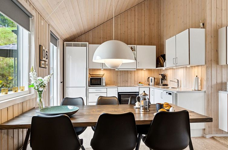 Vakantiehuis "Benno" - 2.1km from the sea