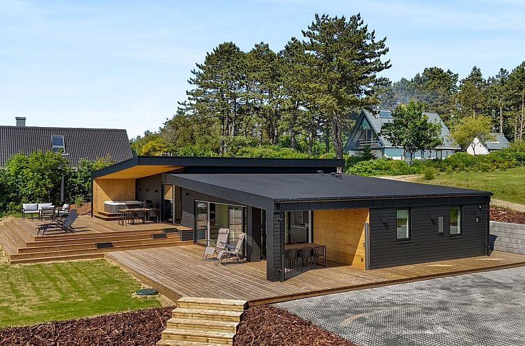 Vakantiehuis "Arjuna" - 750m from the sea