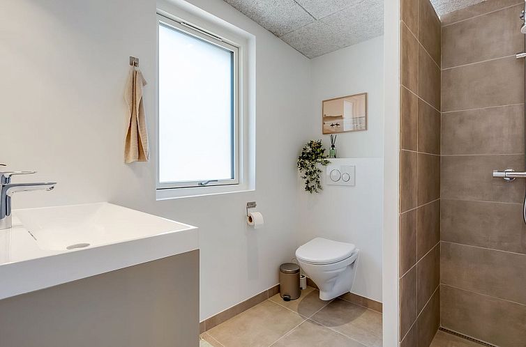 Vakantiehuis "Arjuna" - 750m from the sea