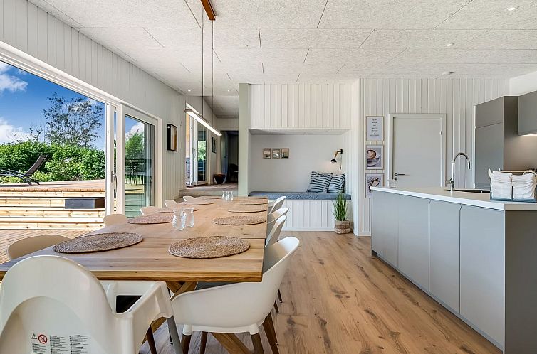 Vakantiehuis "Arjuna" - 750m from the sea