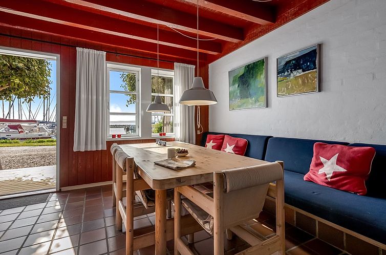 Vakantiehuis "Ulvi" - 15m from the sea
