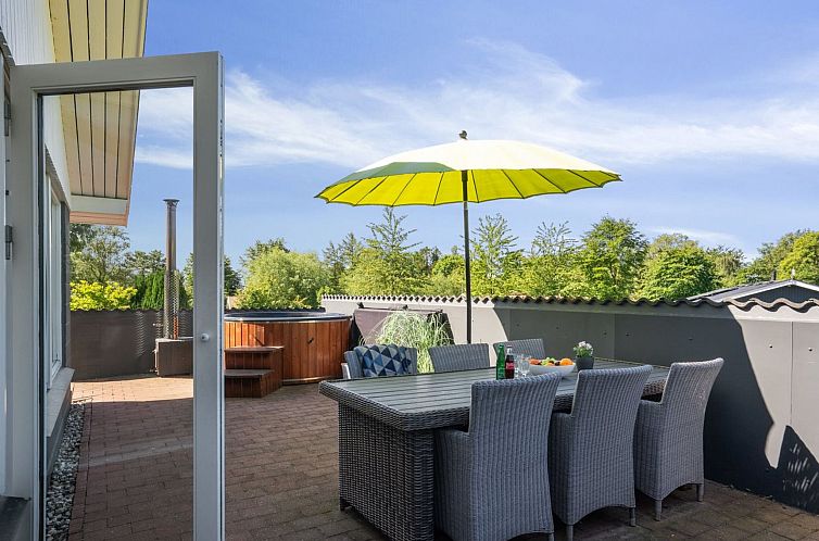 Vakantiehuis "Hubert" - 500m from the sea