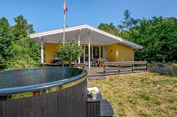Vakantiehuis "Ursula" - 7km from the sea