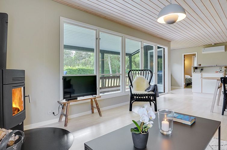 Vakantiehuis "Nannah" - 250m from the sea