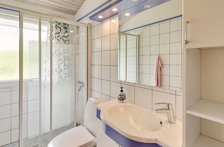 Vakantiehuis "Lissi" - 700m from the sea