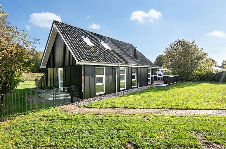 Vakantiehuis "Soeren" - 300m from the sea