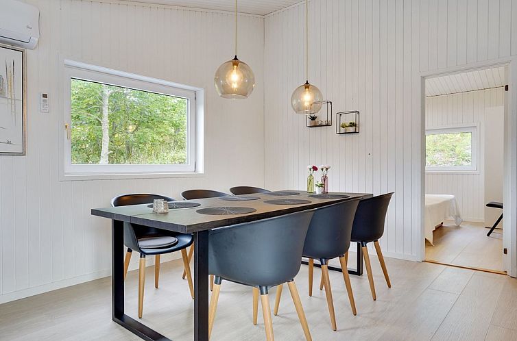 Vakantiehuis "Bjarki" - 800m from the sea